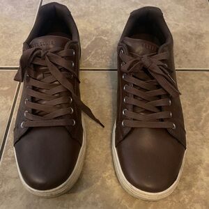 Perry Ellis “Vincent”